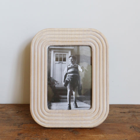 Wooden Picture Frame with Ridged Detail 5x7