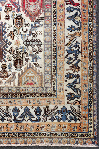 Hand Knotted Persian Vintage Shirazi Rug 182 x 129cm