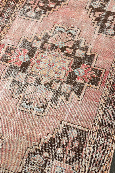 Hand Knotted Persian Vintage Shirazi Rug 186 x 116cm
