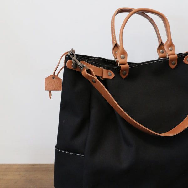 French Leather Folk Overnight Bag in Noir