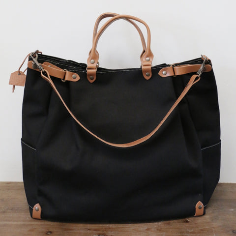 French Leather Folk Overnight Bag in Noir